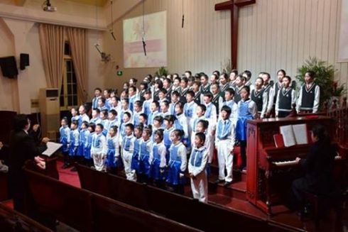 FOTO chinachristiandaily.com Cor de copii la o biserica din China